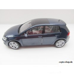 VW Golf 7 in blue metallic