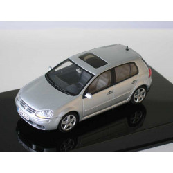 VW Golf 5  4 doors in 1:43 from Autoart  silber