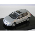 VOLKSWAGEN VW Golf 5  4 doors in 1:43 from Autoart  silber