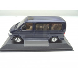 VOLKSWAGEN VW T5 Multivan bluemetallic from Minichamps in 1:43 NEW