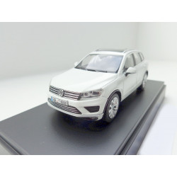 VOLKSWAGEN VW Touareg 2 Facelift from Herpa in 1:43 + pure white NEU