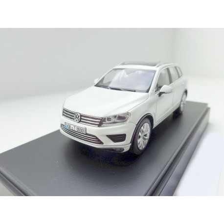 VOLKSWAGEN VW Touareg 2 Facelift from Herpa in 1:43 + pure white NEU