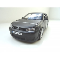 VOLKSWAGEN VW Golf 4 R32 black in 1:24 from Maisto 531290 NEW