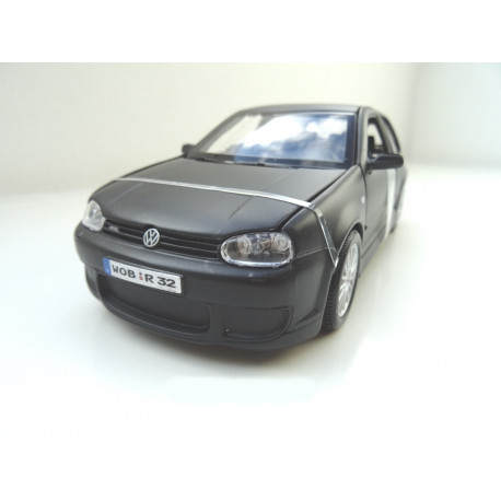 VOLKSWAGEN VW Golf 4 R32 black in 1:24 from Maisto 531290 NEW