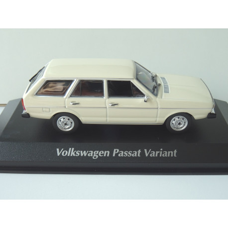 VOLKSWAGEN VW Passat Variant B1 model car Maxichamps 1:43 white 940054211