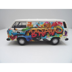 VOLKSWAGEN VW T3 bus model car from Motormax 1:24 colorful 79599 NEW