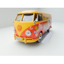VOLKSWAGEN VW T1 Bus Flower Power Motormax 1:24 79563 NEW